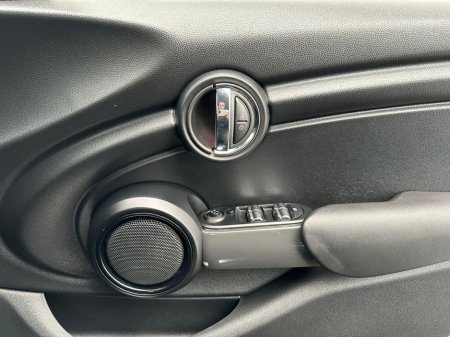 2017 MINI Cooper - thumbnail 26