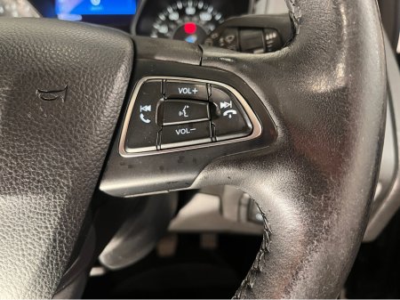 2016 Ford Focus - thumbnail 14