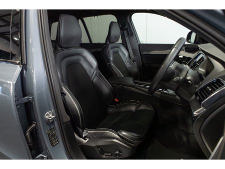 2022 Volvo XC90 PHEV T8 (390hp) R-Design AWD €59,950 thumbnail