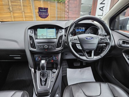 2017 Ford Focus - thumbnail 23