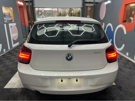 2015 BMW 1 Series 2015 BMW 116I 1.6 AUTOMATIC / CRUISE CONTROL / REVERSE CAMERA AND MORE thumbnail