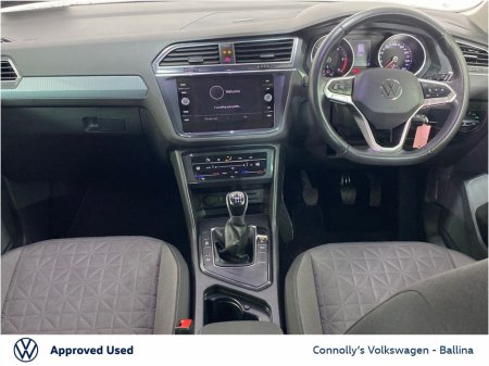 2023 Volkswagen Tiguan - thumbnail 2