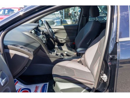 2017 Ford Focus - thumbnail 17