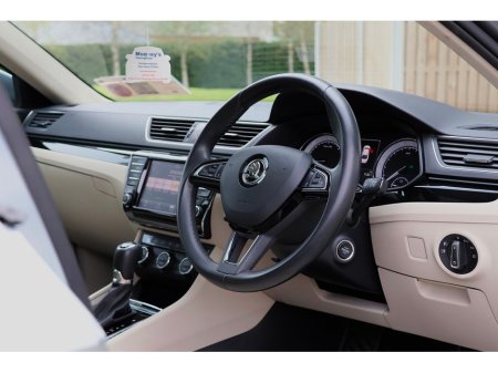 2016 Skoda Superb - thumbnail 8