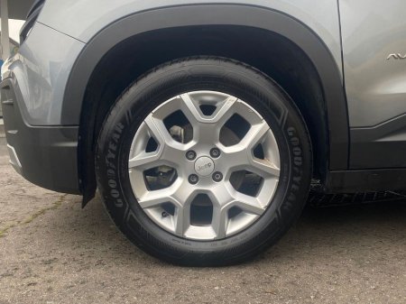 2025 Jeep Avenger 1.2 100HP Altitude €28,895 thumbnail