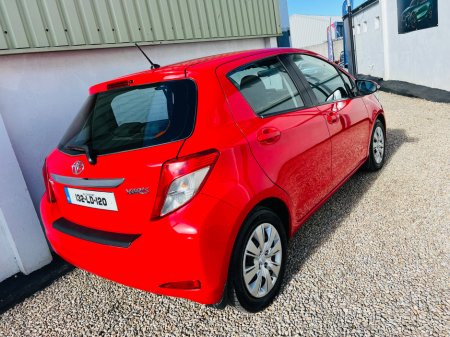 2013 Toyota Yaris - thumbnail 5