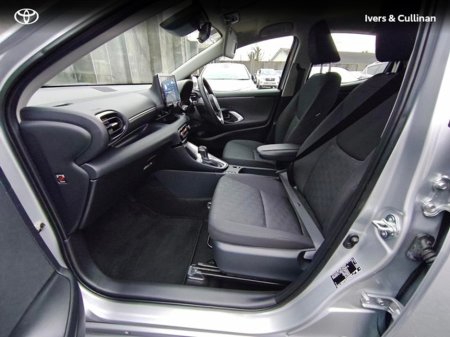 2024 Toyota Yaris Yaris Hybrid 115 Luna €25,750 thumbnail