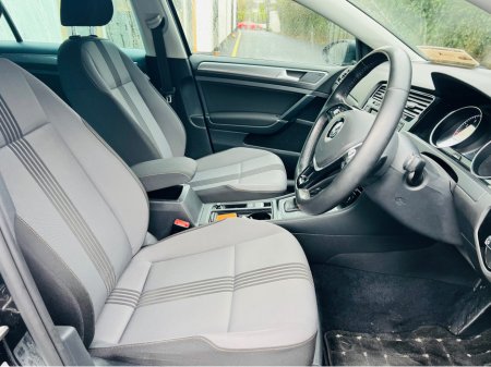 2016 Volkswagen Golf LOUNGE MODEL // 1.2 PETROL // AUTOMATIC €14,950 thumbnail