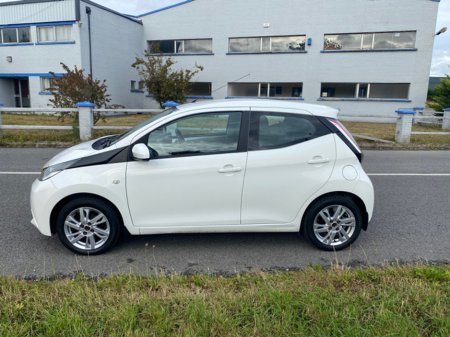 2015 Toyota Aygo 1.0 5DR X-PLAY 4DR €6,950 thumbnail