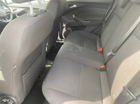 2016 Ford Focus - thumbnail 11