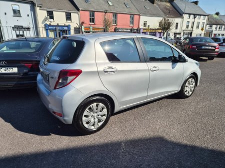 2014 Toyota Yaris - thumbnail 8