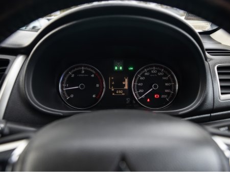 2019 Mitsubishi L200 SUPERCHARGER 17MY INTENSE 6MT CREWC 2.5 DID CR 4WORK CREWCAB 4DR €19,500 thumbnail