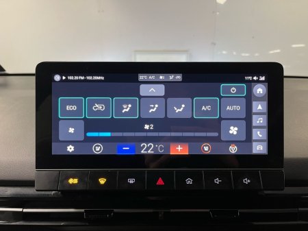 2023 MG 4 Trophy 64kWh Long Range 203PS - Reversing Camera - Sat Nav - Climate Control - Heated Seats - Keyless Start - Apple CarPlay/Android Auto €21,650 thumbnail