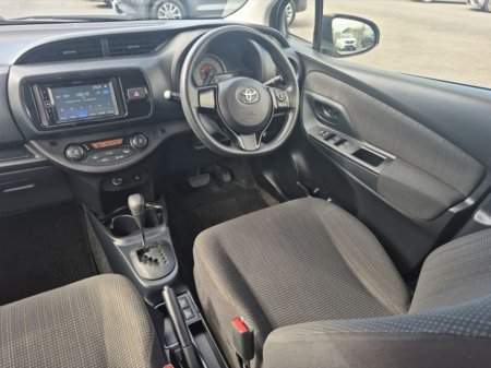 2017 Toyota Vitz - thumbnail 12