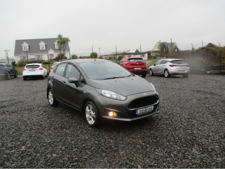 2017 Ford Fiesta - thumbnail 4