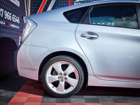 2015 Toyota Prius - thumbnail 10