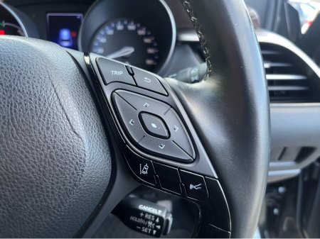 2019 Toyota C-HR SOL HYBRID AUTOMATIC 1.8 PETROL //HALF LEATHER HEATED SEATS//ADAPTIVE CRUISE CONTROL//REVERSE CAMERA//KEYLESS ENTRY// €19,950 thumbnail