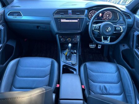 2018 Volkswagen Tiguan R-LINE 2.0 TDI 4MOTION // BLACK EDITION // HEADS-UP DISPLAY // 360 SURROUND PARKING CAMERAS €28,950 thumbnail