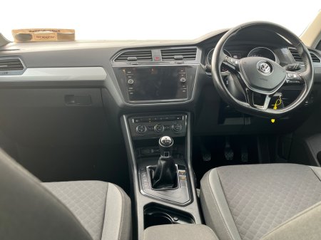 2020 Volkswagen Tiguan CL 2.0 TDI MANUAL 6SPEED FWD 150HP 5DR €23,900 thumbnail