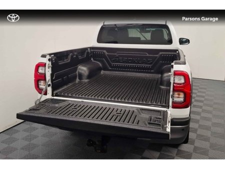 2023 Toyota Hilux HILUX 2.8 INVINCIBLE AUTO thumbnail