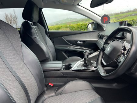 2022 Peugeot 5008 1.5 BlueHDi 130bhp Allure €33,950 thumbnail