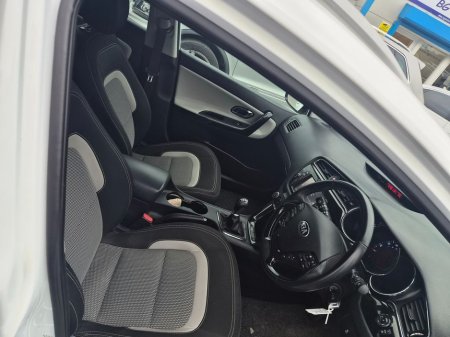 2017 Kia Ceed - thumbnail 3