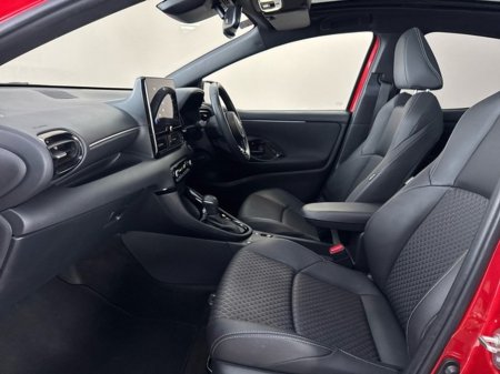 2024 Toyota Yaris HYBRID PLATINUM *TOP SPEC* €28,950 thumbnail