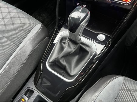 2022 Volkswagen T-Roc R-LINE AUTOMATIC 2.0 DIESEL //HIGH SPEC////HEATED SEATS//ADAPTIVE CRUISE CONTROL//KEYLESS ENTRY//REVERSE CAMERA// €29,950 thumbnail