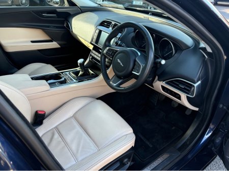 2017 Jaguar XE - thumbnail 11