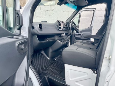 2025 Mercedes-Benz Sprinter - photo 29