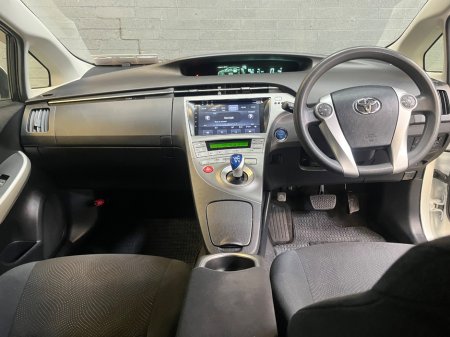 2015 Toyota Prius - thumbnail 16