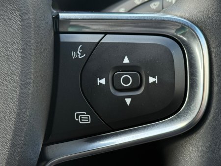 2022 Volvo XC40 - thumbnail 22