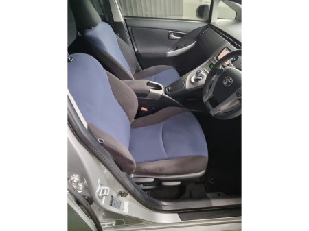 2014 Toyota Prius - thumbnail 13