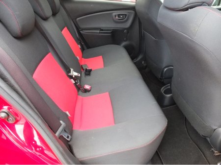 2016 Toyota Yaris 1.33 VVT-I SPORT 5DR €9,450 thumbnail