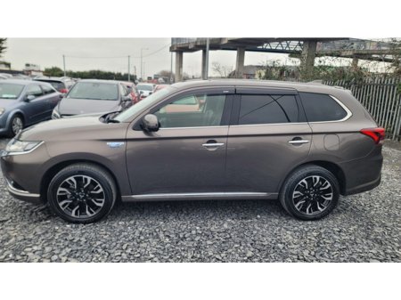 2017 Mitsubishi Outlander - thumbnail 4