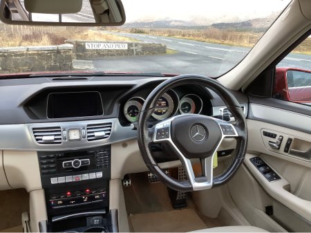 2015 Mercedes-Benz E Class E220 BLUETEC AMG LINE 5DR AUTO CDI €19,950 thumbnail