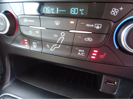 2017 Ford Focus - thumbnail 14