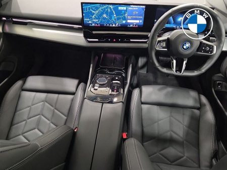 2024 BMW 5 Series - view 4