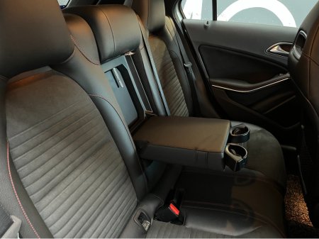 2016 Mercedes-Benz A Class 2016 MERCEDES-BENZ A180 SPORT RADAR SAFETY PACKAGE 1.6 AUTOMATIC / CRUISE CONTROL / REVERSE CAMERA / ELECTRIC MEMORY & HEATED SEATS / PADDLE SHIFTERS AND MORE thumbnail