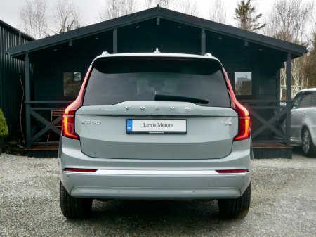 2025 Volvo XC90 T8 PHEV AWD Ultra Bright thumbnail
