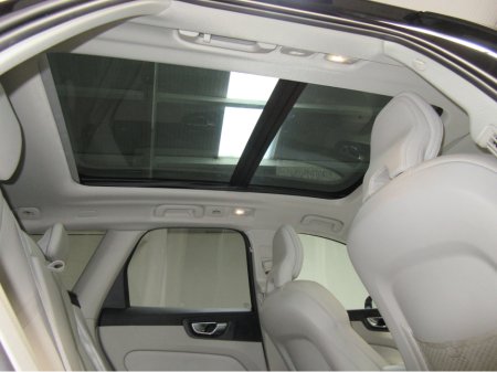 2023 Volvo XC60 - thumbnail 8