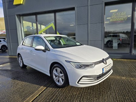 2022 Volkswagen Golf 2.0 TDI 115HP Life €24,950 thumbnail
