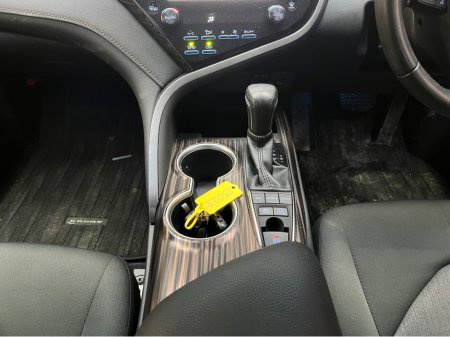 2020 Toyota Camry - thumbnail 19