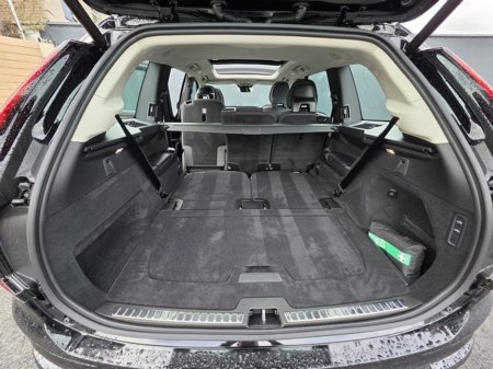 2025 Volvo XC90 T8 Plus Dark AWD €79,895 thumbnail