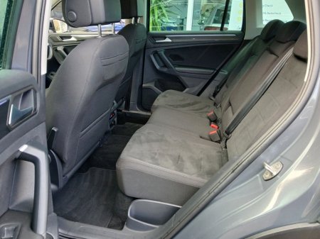 2023 Volkswagen Tiguan 2.0 TDI 150HP Elegance, Dolphin Grey, €39,950 thumbnail