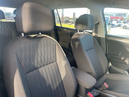 2024 Volkswagen Tiguan Allspace 2.0 TDI 150HP Life DSG €44,975 thumbnail
