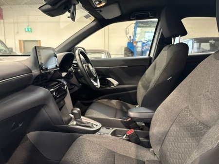 2023 Toyota Yaris Cross LUNA SPORT HYBRID AUTO €29,950 thumbnail