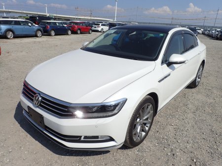 2019 Volkswagen Passat 2.0 TDI R-Line  HIGHLINE HUGH SPEC!