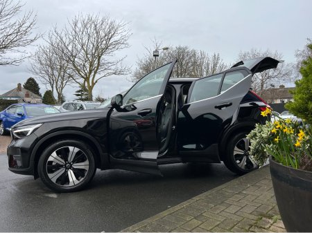 2023 Volvo XC40 - thumbnail 7