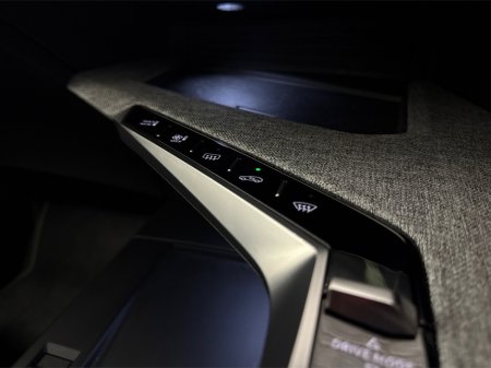 2025 Peugeot 3008 GT EV**DIGITAL DASH**TOUCH SCREEN MEDIA**APPLE CAR PLAY**HEATED SEATS**HEATED STEERING WHEEL**ELECTRIC TAILGATE**CRUISE CONTROL**MULTIFUNCTIONAL STEERING WHEEL**REVERSE CAMERA**PARKING SENSORS** €35,995 thumbnail